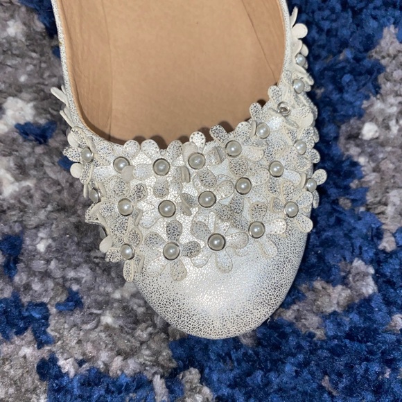Silver flower pearl flats - Picture 3 of 5